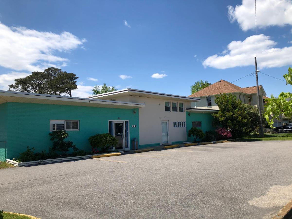 Bay Inn Hotel North Camellia Acres Bagian luar foto
