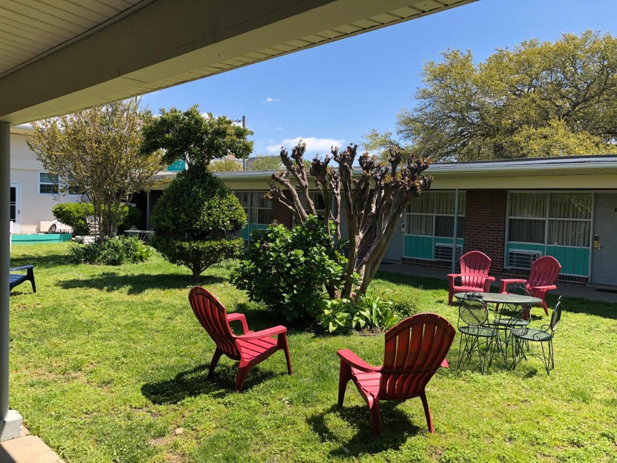 Bay Inn Hotel North Camellia Acres Bagian luar foto